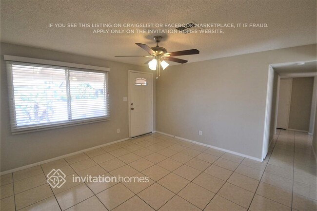 1826 N 72nd Ln in Phoenix, AZ - Foto de edificio - Building Photo