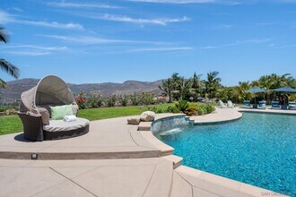 8122 Twilight Point Way in San Diego, CA - Foto de edificio - Building Photo