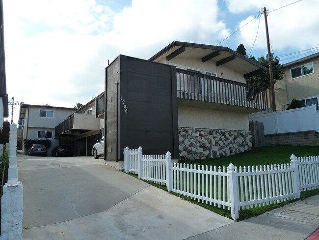 1906 Bataan Rd in Redondo Beach, CA - Building Photo - Building Photo