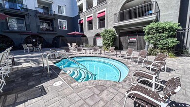 1801 E Katella Ave, Unit 2114 in Anaheim, CA - Foto de edificio - Building Photo