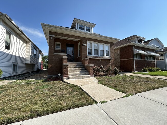 property at 4942 W Altgeld St