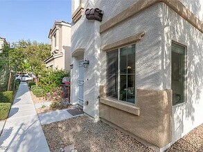 8941 Glass Gallery Ct in Las Vegas, NV - Building Photo - Building Photo