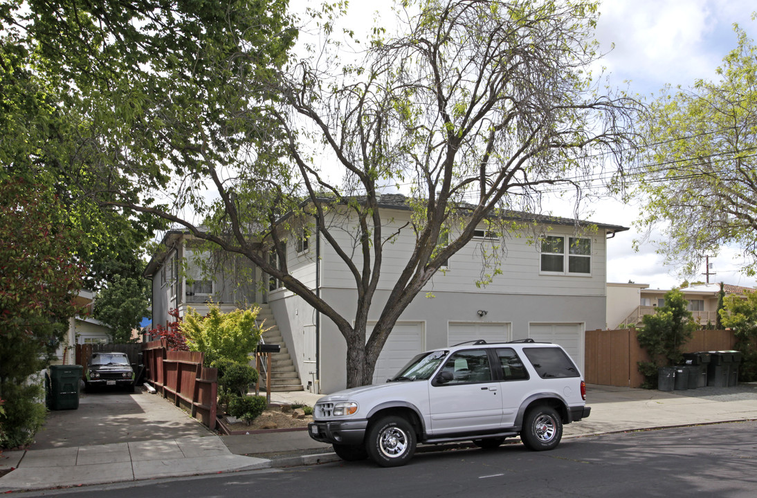 515 Redwood Ave in Redwood City, CA - Building Photo