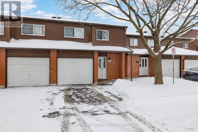 1552 Queensdale Ave in Ottawa, ON - Building Photo - Building Photo