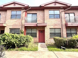 9400 Bellaire Blvd in Houston, TX - Building Photo