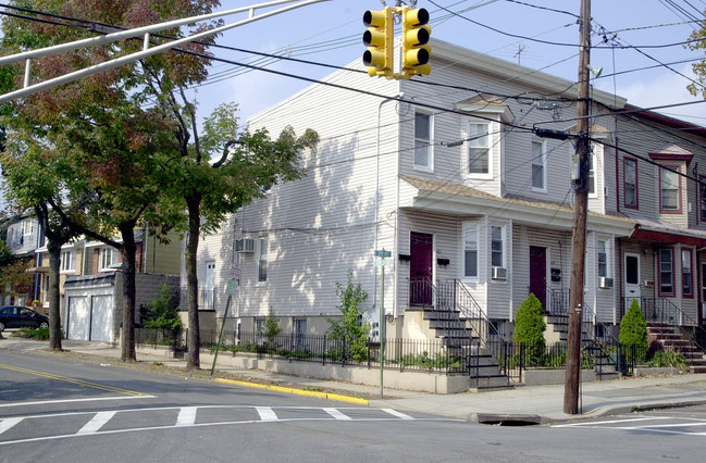 419 7th St in Harrison, NJ - Foto de edificio - Building Photo