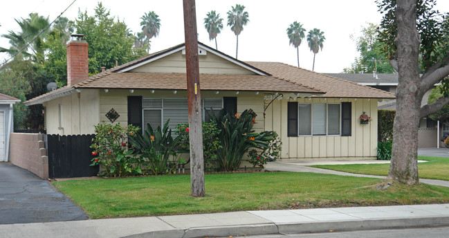 750 Baylor Ave in Claremont, CA - Foto de edificio - Building Photo