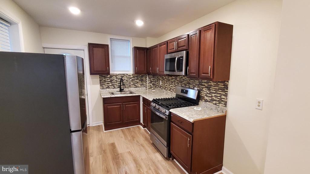 1332 W Silver St in Philadelphia, PA - Building Photo