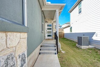 113 Rampart Lp in Liberty Hill, TX - Building Photo - Building Photo