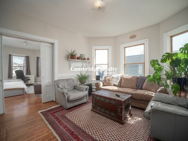 318 Beacon St, Unit 3 in Somerville, MA - Foto de edificio - Building Photo