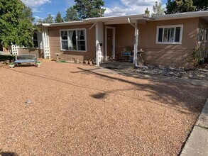 4165 Trinity Dr in Los Alamos, NM - Foto de edificio - Building Photo