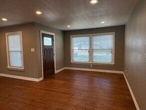 1414 W Lovers Ln in Arlington, TX - Foto de edificio - Building Photo