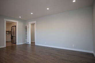 2103 S Delaware St in San Mateo, CA - Building Photo - Building Photo