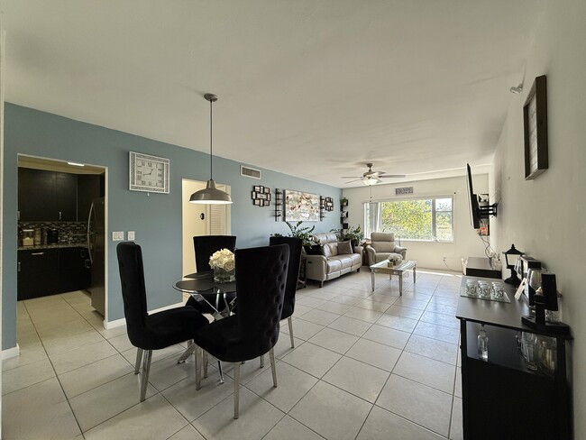 5800 NE 22nd Way, Unit 523 in Fort Lauderdale, FL - Foto de edificio - Building Photo