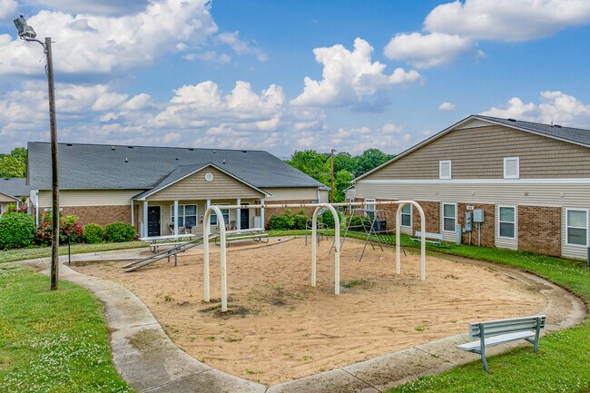 Parkside Apartments in Greensboro, NC - Building Photo - Building Photo