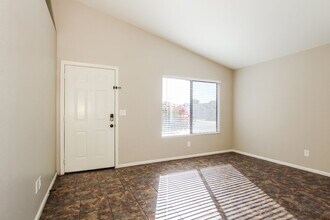 3154 W Via Montoya Dr in Phoenix, AZ - Foto de edificio - Building Photo