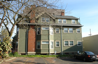 110 NW King Ave in Portland, OR - Foto de edificio - Building Photo