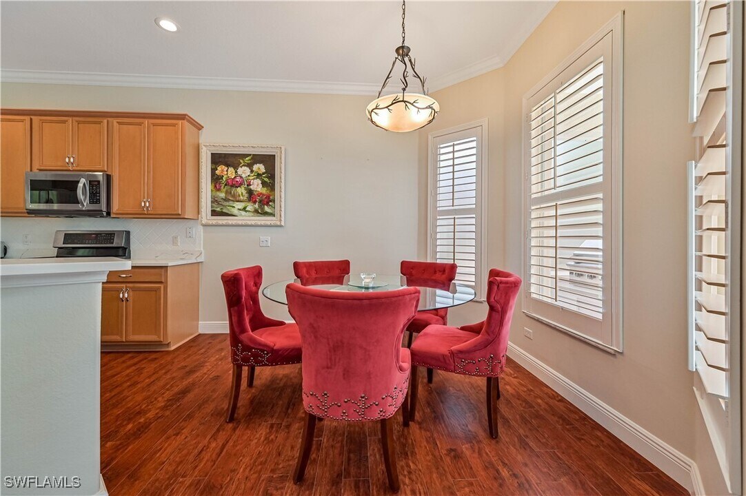 232 Glen Eagle Cir in Naples, FL - Foto de edificio