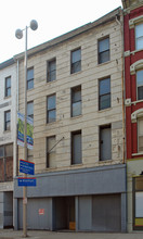 313-315 W 5th St in Cincinnati, OH - Foto de edificio - Building Photo