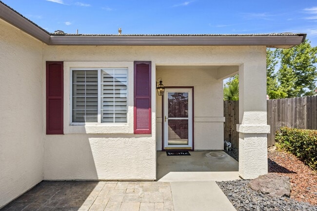 8270 Rendham Way in Sacramento, CA - Building Photo - Building Photo
