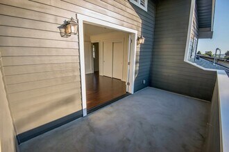 1012-1014 Manzanita St in Los Angeles, CA - Building Photo - Building Photo