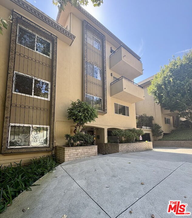 property at 6752 Hillpark Dr