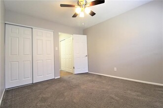 3001 Bee Ridge Rd in Sarasota, FL - Building Photo - Building Photo
