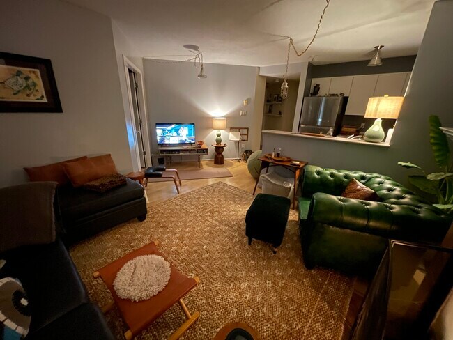 225 Newport Dr in Port Moody, BC - Building Photo - Building Photo