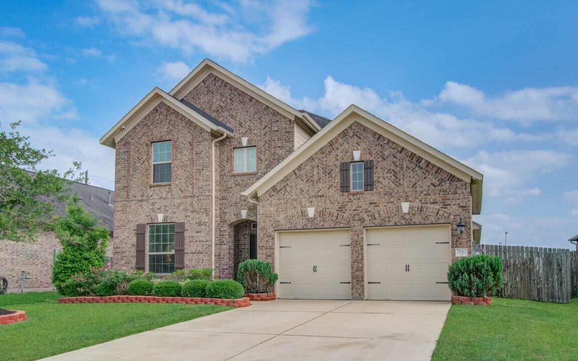 7610 River Pass Dr in Pearland, TX - Building Photo