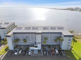 3799 S Banana River Blvd in Cocoa Beach, FL - Building Photo