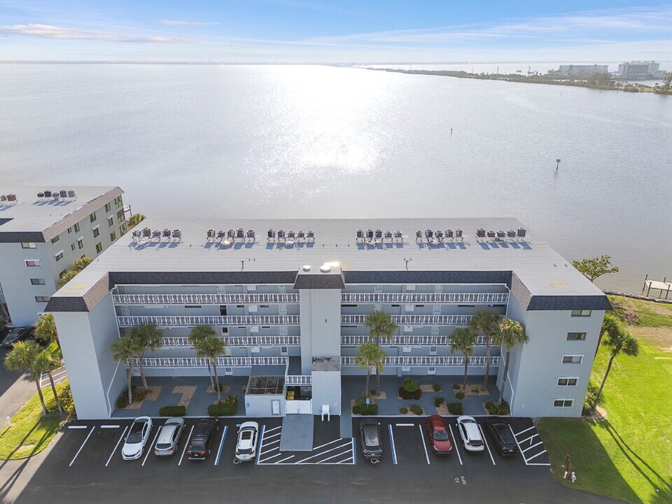 3799 S Banana River Blvd in Cocoa Beach, FL - Building Photo