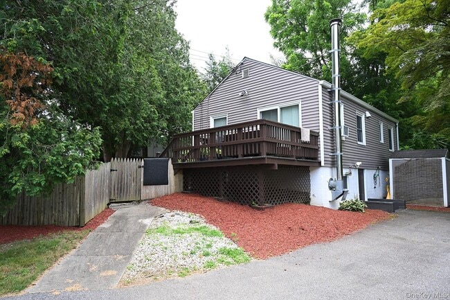 3 New Castle Dr in Mt Kisco, NY - Building Photo - Building Photo