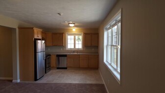 55 Summer St in Kingston, MA - Building Photo