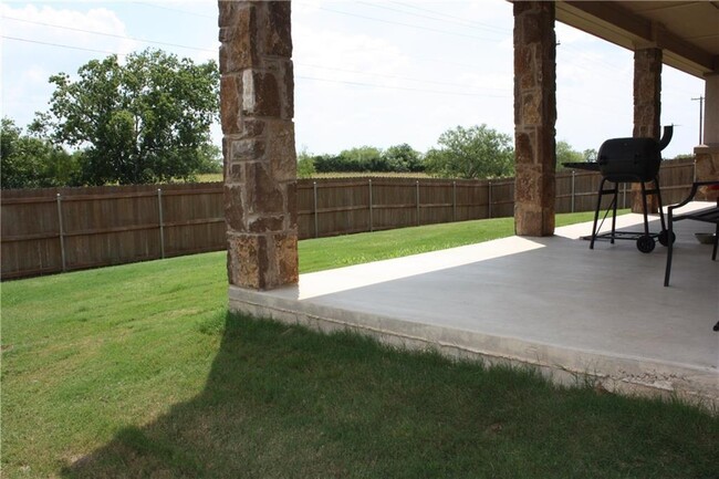 329 Jake Dr in Jarrell, TX - Building Photo - Building Photo