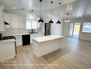 920 Ross Way in Hanford, CA - Building Photo - Building Photo