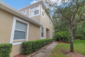 8141 Stone Leaf Ln in Tampa, FL - Building Photo - Building Photo