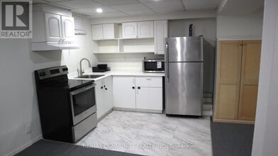 1556 Dellbrook Ave in Pickering, ON - Building Photo - Building Photo