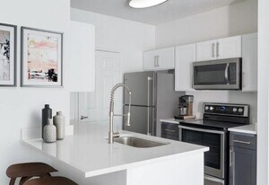 2500 Shallowford Rd in Atlanta, GA - Building Photo