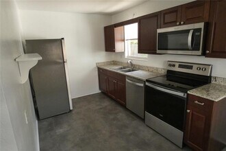 4144 11th Ave N in St. Petersburg, FL - Building Photo - Building Photo
