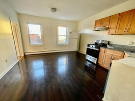 1576 Tremont St, Unit 2 Apartamentos