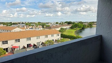 9375 Fontainebleau Blvd in Miami, FL - Building Photo - Building Photo