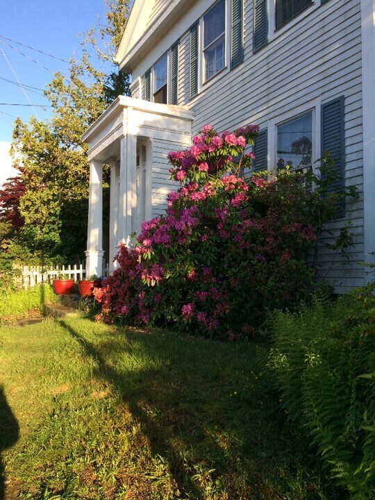 15 Cross St in Westerly, RI - Building Photo