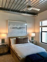 3550 Main St in Houston, TX - Foto de edificio - Building Photo