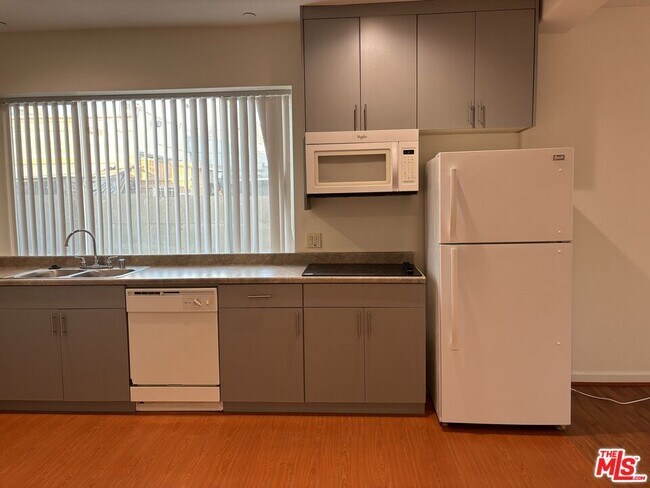 1412 S Sherbourne Dr in Los Angeles, CA - Building Photo - Building Photo