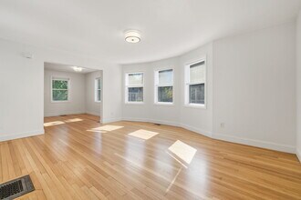 87 Floral St, Unit 1 in Newton, MA - Building Photo - Building Photo