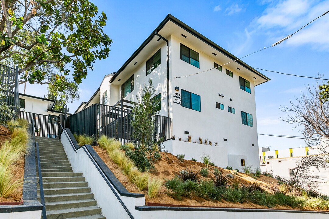 223 Lucas Ave in Los Angeles, CA - Building Photo