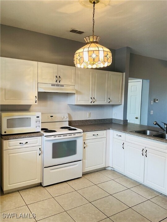 1109 SW 48th Terrace in Cape Coral, FL - Building Photo