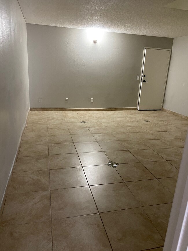 6859 Laurel Canyon Blvd, Unit 104 in Los Angeles, CA - Building Photo - Building Photo