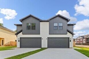 518 Clinton St in Conroe, TX - Building Photo