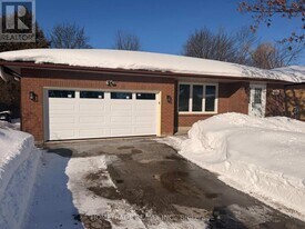 206 Little Ave in Barrie, ON - Building Photo